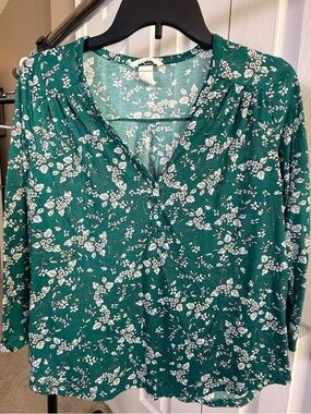 Women's Green Floral V-Neck Blouse
